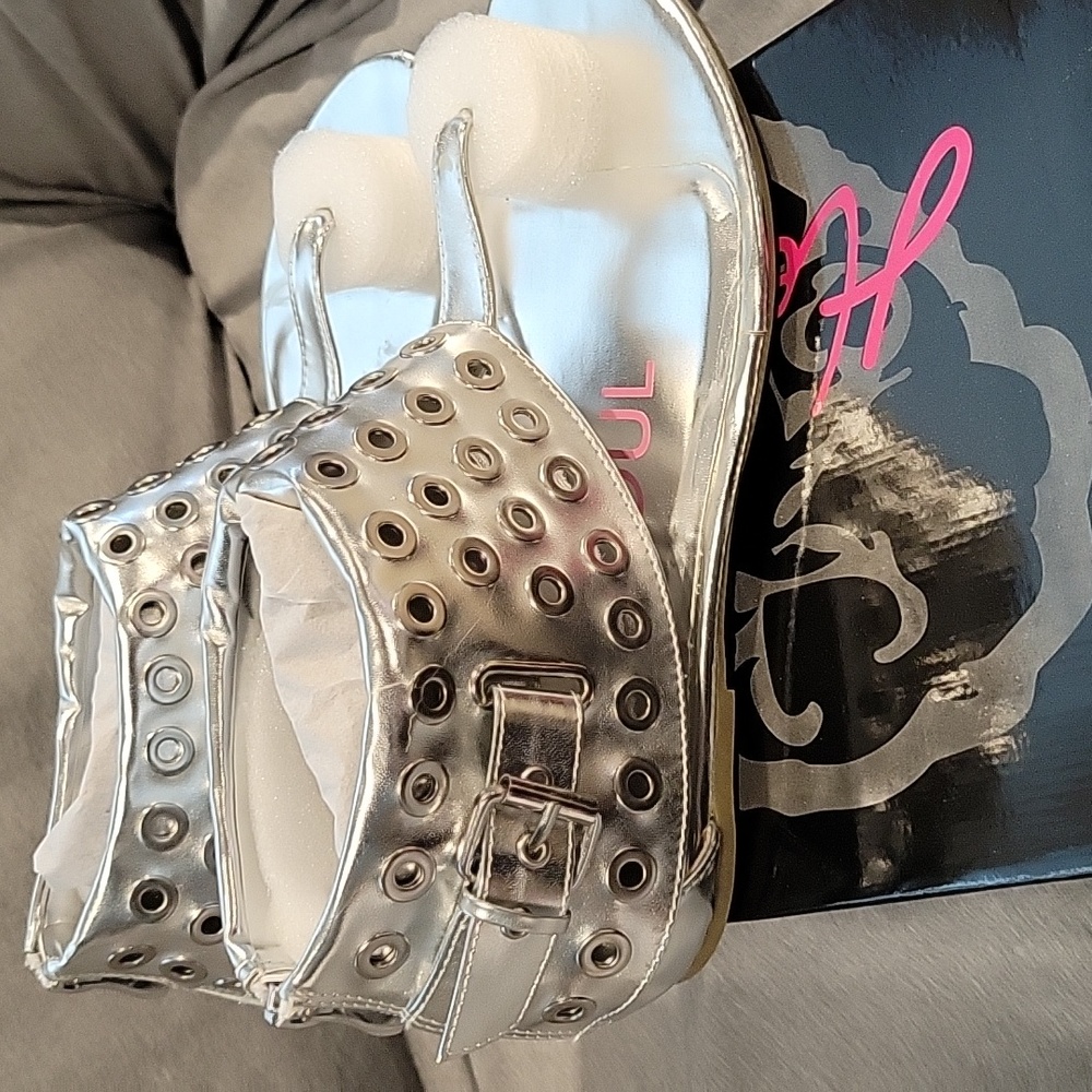 New HeartSoul Silver cute ankle sandal